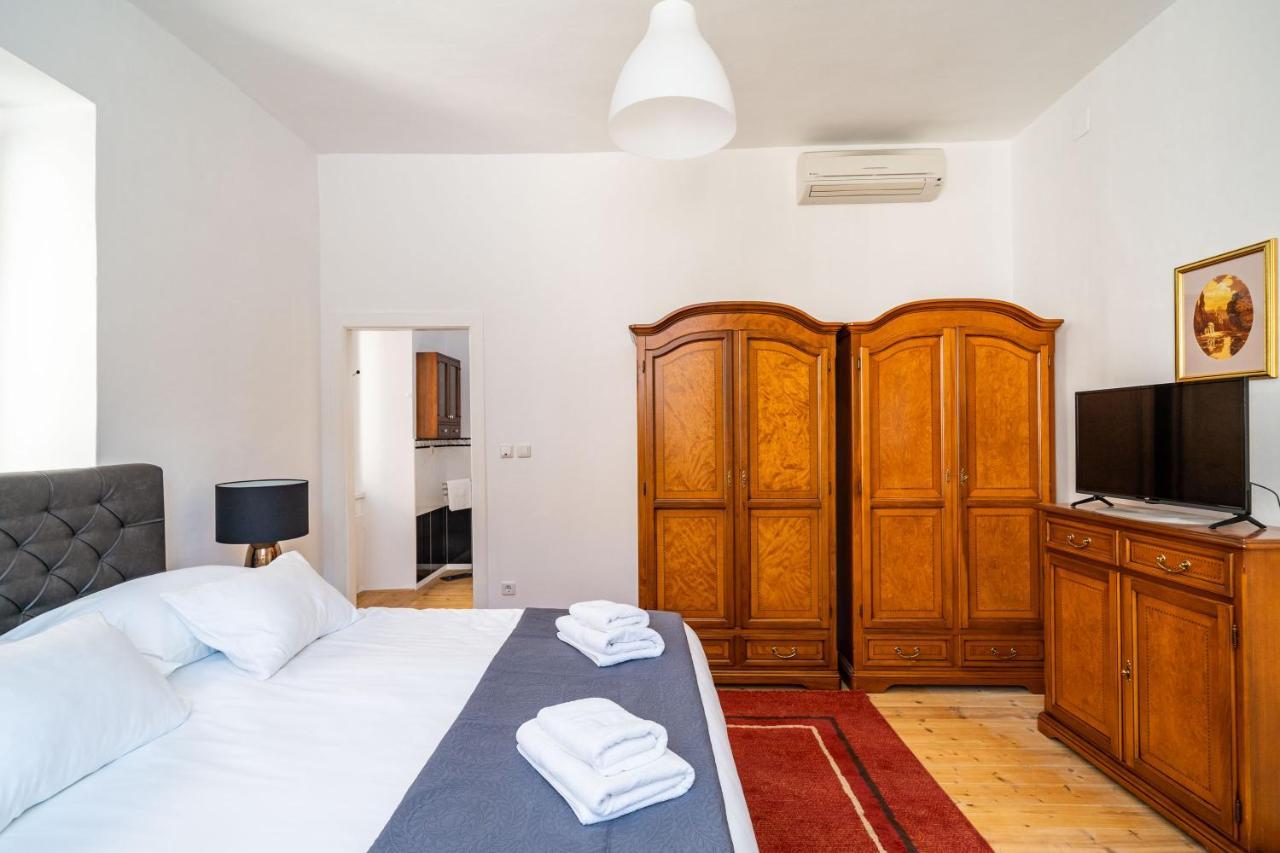 Laus Ii, Lovely In Old Town Dubrovnik